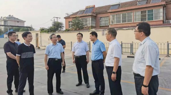市交投集團(tuán)聯(lián)合市郵政管理局、市郵政公司就縣鄉(xiāng)村三級(jí)物流配送項(xiàng)目現(xiàn)場(chǎng)辦公